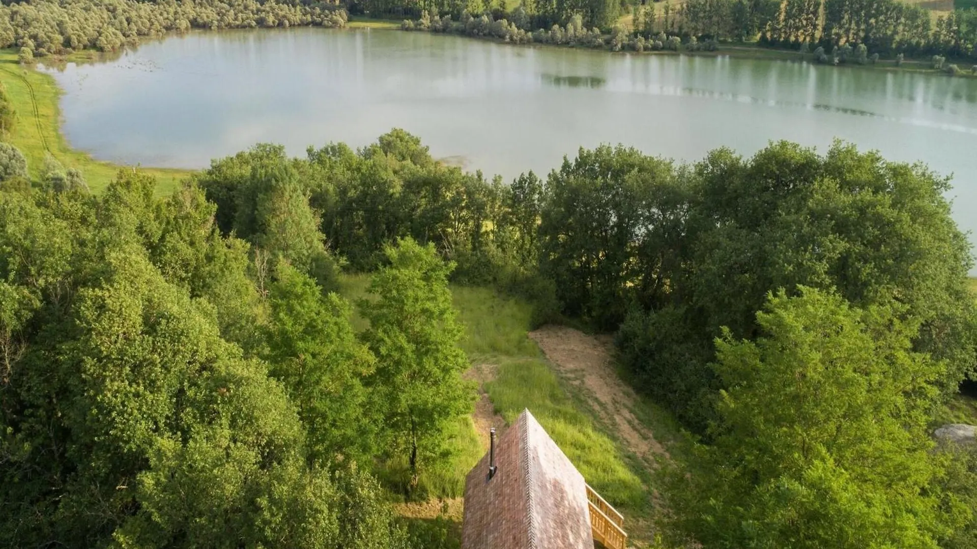 Inviting Holiday Home With Shared Pool Peyrusse-Grande