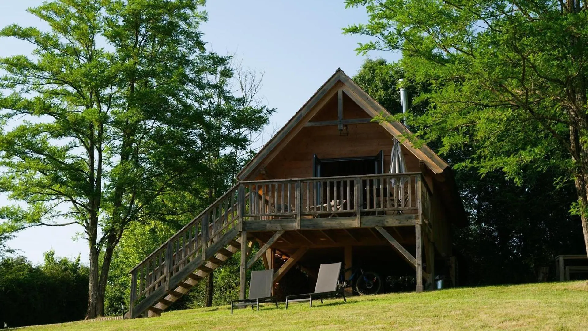 Inviting Holiday Home With Shared Pool Peyrusse-Grande